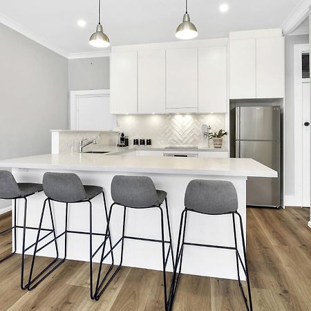 Stylish, Sunny & Spacious 2 Bedroom Apartment, Mosman Сидней Экстерьер фото